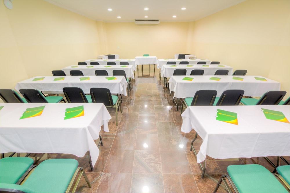 Hotel Golden Park Uberaba By Nacional Inn Exterior foto